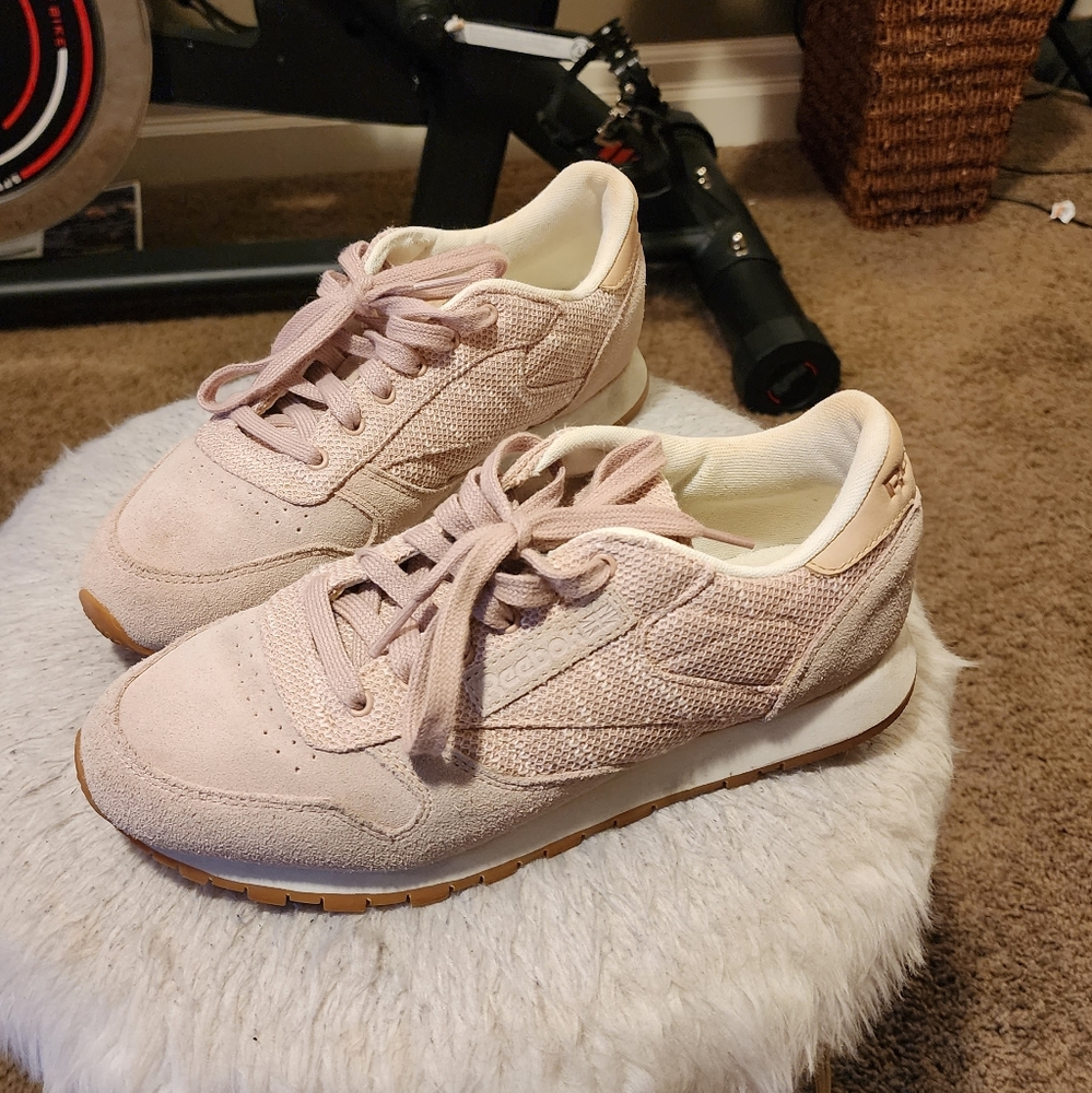 Womens retro sneakers size 7.5